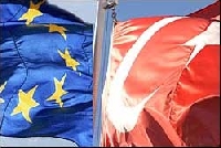 Drapeaux turcs et européens