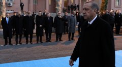 Tayyip Erdogan devant certains de ses ministres à Ankara, le 18 décembre 2013.